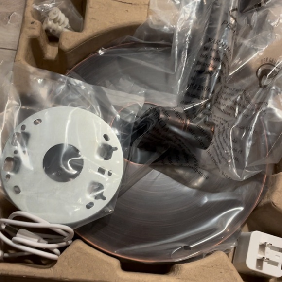 Simplehuman Wall-Mount Sensor Mirror — Dark Bronze (5×) — Brand New - Picture 7 of 7